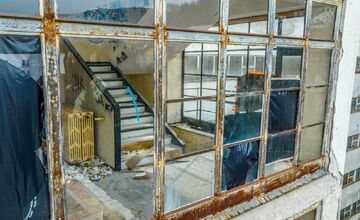 FOTO: Liečebný dom Machnáč v Trenčianskych Tepliciach chátra už 20 rokov, je na pokraji zániku