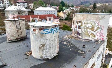 FOTO: Liečebný dom Machnáč v Trenčianskych Tepliciach chátra už 20 rokov, je na pokraji zániku