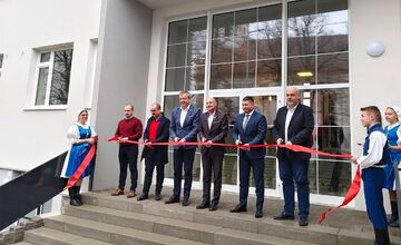 FOTO: V Brezovej pod Bradlom odovzdali byty na Piešťanskej ulici novým majiteľom