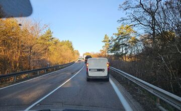 FOTO: Pribudla nehoda za Novákmi smerom do Horných Vesteníc