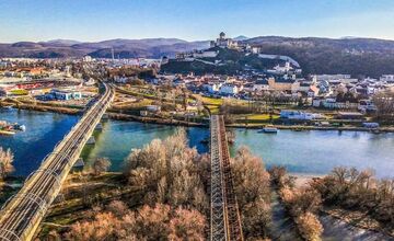 FOTO: Trenčania môžu posielať fotografie z mesta, maliarka chce namaľovať album 