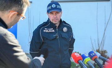 FOTO: Dubnická polícia ako prvá na Slovensku zavádza najmodernejšie telové kamery