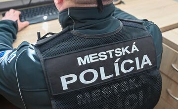 FOTO: Dubnická polícia ako prvá na Slovensku zavádza najmodernejšie telové kamery