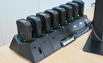 FOTO: Dubnická polícia ako prvá na Slovensku zavádza najmodernejšie telové kamery