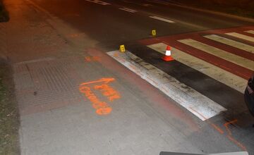 FOTO: V Ilave zrazil vodič dve mladé chodkyne, obe ženy skončili v nemocnici