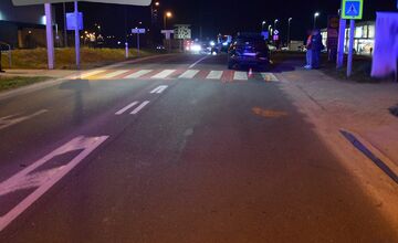 FOTO: V Ilave zrazil vodič dve mladé chodkyne, obe ženy skončili v nemocnici