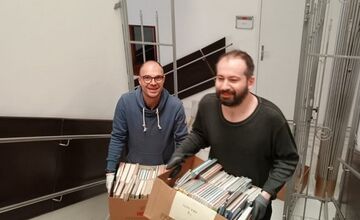 FOTO: Prebieha sťahovanie trenčianskej knižnice