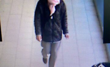 FOTO: Polícia žiada o pomoc verejnosť, hľadá ženu na fotografiách z Dubnice nad Váhom 