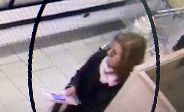 FOTO: Polícia žiada o pomoc verejnosť, hľadá ženu na fotografiách z Dubnice nad Váhom 