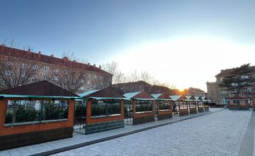 FOTO: Miestne trhovisko v Prievidze prechádza rekonštrukciou, stánky sú presťahované 