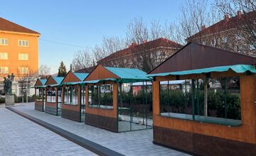 FOTO: Miestne trhovisko v Prievidze prechádza rekonštrukciou, stánky sú presťahované 