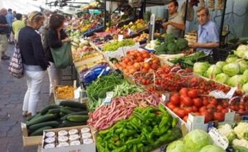 FOTO: Miestne trhovisko v Prievidze prechádza rekonštrukciou, stánky sú presťahované 