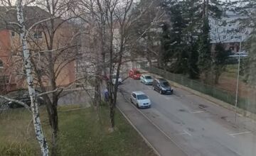 FOTO: Obyvatelia Sihote v Trenčíne nemôžu spať, kvôli búchaniu kovového príklopu 