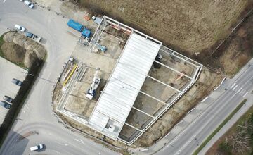 FOTO: Nové obchodné centrum v Považskej Bystrici: Moderné priestory, služby a parkovanie