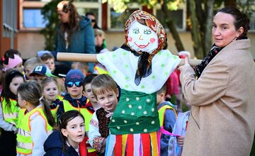 FOTO: Pozrite sa, ako vyzeralo vynášanie Moreny v Trenčianskych Tepliciach