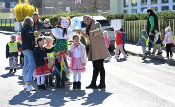 FOTO: Pozrite sa, ako vyzeralo vynášanie Moreny v Trenčianskych Tepliciach