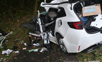 FOTO: Martin prežil náraz do stromu pri Kľačne. Po kóme sa postupne vracia do života