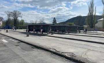 FOTO: Autobusová stanica v Trenčíne prechádza komolenou rekonštrukciou 