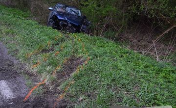 FOTO: Na ceste medzi Brezovou a Košariskami sa zrazili dve autá, viacerí skončili u lekára