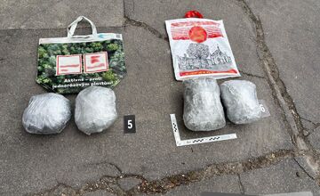 FOTO: V okrese Partizánske zabavili policajti mužovi takmer dve kilá drog 