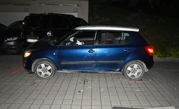 FOTO: Na Veľkonočný pondelok skončil v cele. Rozmlátil štyri autá a nafúkal vyše 2,5 promile