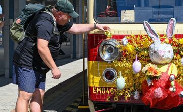 FOTO: Veľkonočnú električku sprevádzalo takmer tisíc cestujúcich