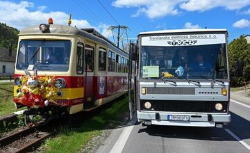 FOTO: Veľkonočnú električku sprevádzalo takmer tisíc cestujúcich