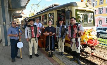 FOTO: Veľkonočnú električku sprevádzalo takmer tisíc cestujúcich