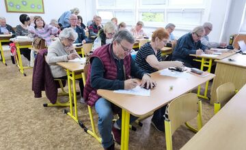 FOTO: O kurz autoškoly pre seniorov v Považskej Bystrici bol obrovský záujem 