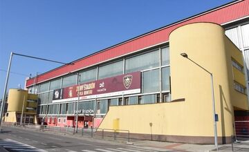 FOTO: Rekonštrukcia za 8,5 milióna mení tvár trenčianskeho zimného štadióna