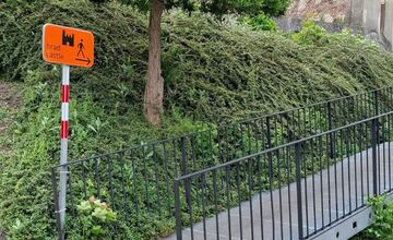 FOTO: Trenčiansky hrad musel pristúpiť ku obmedzeniu vstupov na hrad, návštevníci použijú obchádzku 