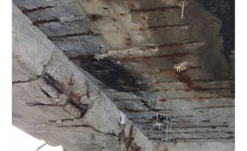 FOTO: Obyvatelia Trenčína sa opravy starého mostu len tak rýchlo nedočkajú 