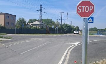 FOTO: Ilavčania sa dlhodobo sťažujú na nepriehľadnú križovatku, radnica našla riešenie 