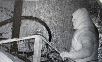 FOTO: Dvaja muži spôsobili firme v Novákoch vysoké škody 