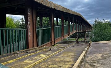 FOTO: Od júla neprejdete, prievidzská lávka nad železnicou sa dočká opravy