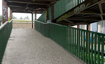 FOTO: Od júla neprejdete, prievidzská lávka nad železnicou sa dočká opravy