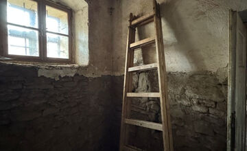 Timravin rodný dom je v žalostnom stave, šperkárka opäť využíva svoju tvorbu na dobrú vec