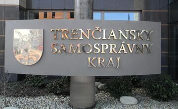 FOTO: Krajské nemocnice zostávajú, po zamietnutí návrhu poslancami, v správe TSK 