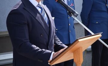 FOTO: Zosnulých hasičov si po roku od tragédie pripomenuli vystavením tabule v Novom Meste nad Váhom 