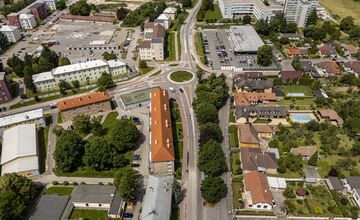 FOTO: Začína sa oprava havarijnej kanalizácie na Klčovej ulici v Novom Meste nad Váhom, potrvá celé leto