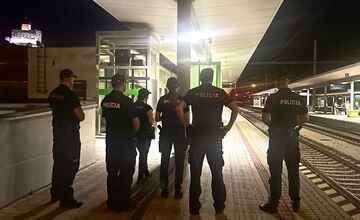 FOTO: Trenčianska železničná polícia v akcii: Cyklista nafúkal, priestupkov bolo trinásť