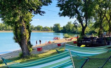 FOTO: Vyhliadkový vláčik spája Nové Mesto nad Váhom s Beckovom. Vydajte sa na výlet bez auta