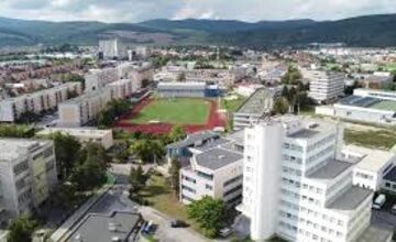 FOTO: V Trenčíne podpisujú petíciu za odolanie riaditeľky Športovej strednej školy 
