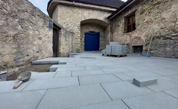 FOTO: Rekonštrukcia Trenčianskeho hradu pokračuje v plnom prúde