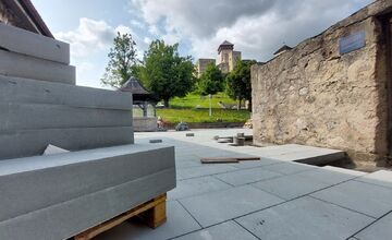 FOTO: Rekonštrukcia Trenčianskeho hradu pokračuje v plnom prúde