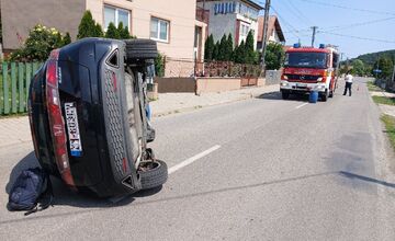 FOTO: V okrese partizánske došlo k dopravnej nehode, ktorá ochromila dopravu v obci Klátová Nová Ves 