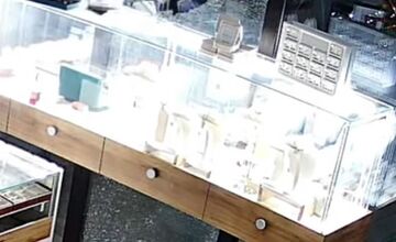 FOTO: V Ilave vykradli zlatníctvo, majitelia prosia o pomoc 