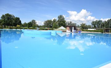 FOTO: Letná sezóna začína, letné kúpalisko na Ostrove v Trenčíne otvára v piatok 20 júna