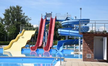 FOTO: Letná sezóna začína, letné kúpalisko na Ostrove v Trenčíne otvára v piatok 20 júna