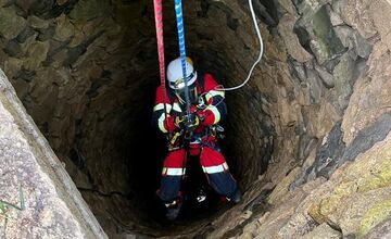 FOTO: Dramatické chvíle v Bojniciach, staršiu osobu zachraňovali zo studne